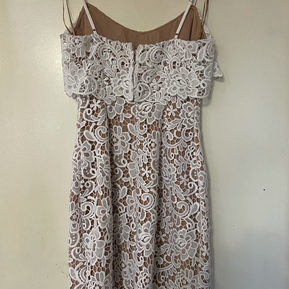 Guess , white lace dress dress size XS - Picture 2 of 6